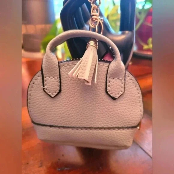 Miniature handbag charms You get one - Picture 2 of 15